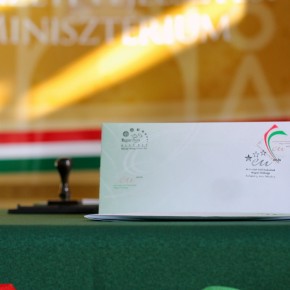EU-bélyegeket adott ki a Magyar Posta EU-bélyegeket adott ki a Magyar Posta