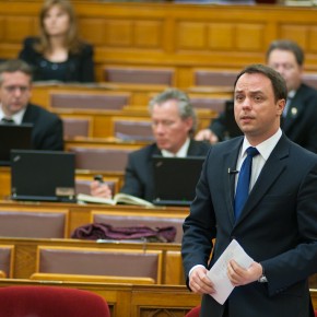 Szélessávról az Országgyűlésben Szélessávról az Országgyűlésben