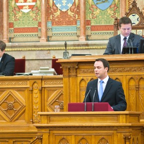 Kapjon alkotmányos garanciát az infokommunikáció!