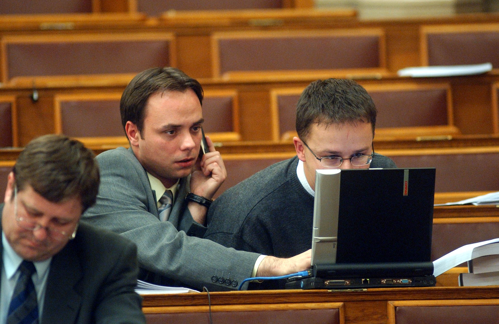 Szijjártó Péterrel a 2004. évi költségvetés általános vitáján az Országgyűlésben