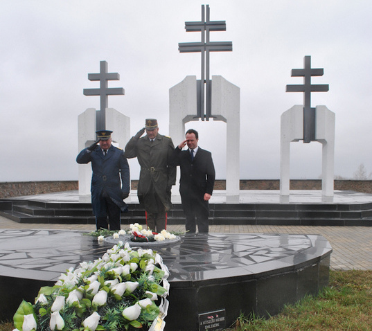 Tisztelgés az elesett magyar katonák előtt a Don-kanyarban, a