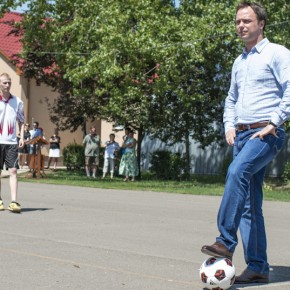 Megújult a sportpálya Kömlőn Megújult a sportpálya Kömlőn