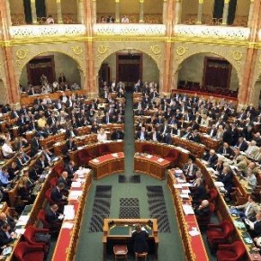 Új postatörvény: verseny és védelem Új postatörvény: verseny és védelem