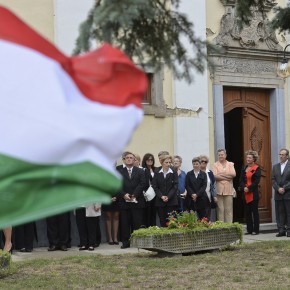 Ismét meg kell védenünk határainkat Ismét meg kell védenünk határainkat