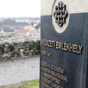 Nemzeti emlékhellyé avatták az egri várat Nemzeti emlékhellyé avatták az egri várat