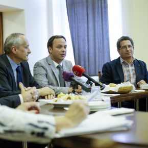Tárgyalások az egri kórházi dolgozói cafetéria kifizetéséről Tárgyalások az egri kórházi dolgozói cafetéria kifizetéséről