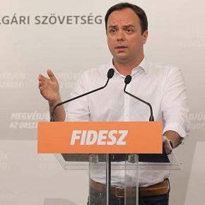 Vona Gábor kérjen bocsánatot a nyugdíjasoktól! Vona Gábor kérjen bocsánatot a nyugdíjasoktól!