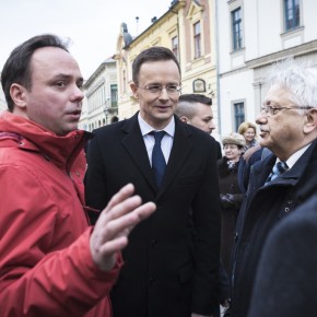 Szijjártó Péter: Magyarország biztonsága a tét! Szijjártó Péter: Magyarország biztonsága a tét!