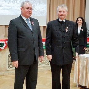 Thummerer Vilmos vehette át a Magyar Arany Érdemkeresztet Thummerer Vilmos vehette át a Magyar Arany Érdemkeresztet