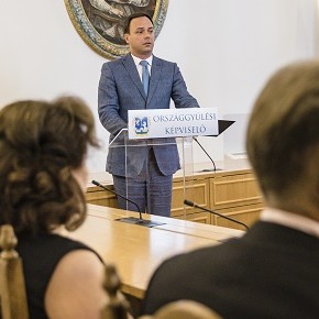 Elismerések az ország születésnapján Elismerések az ország születésnapján