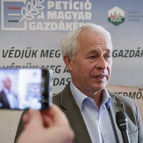 Megvédjük a magyar földet és a gazdákat! Megvédjük a magyar földet és a gazdákat!